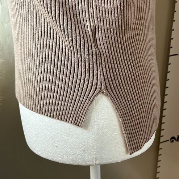 Olivaceous taupe ribbed top split seam at hemline crewneck bell sleeves SZ S - Picture 4 of 11
